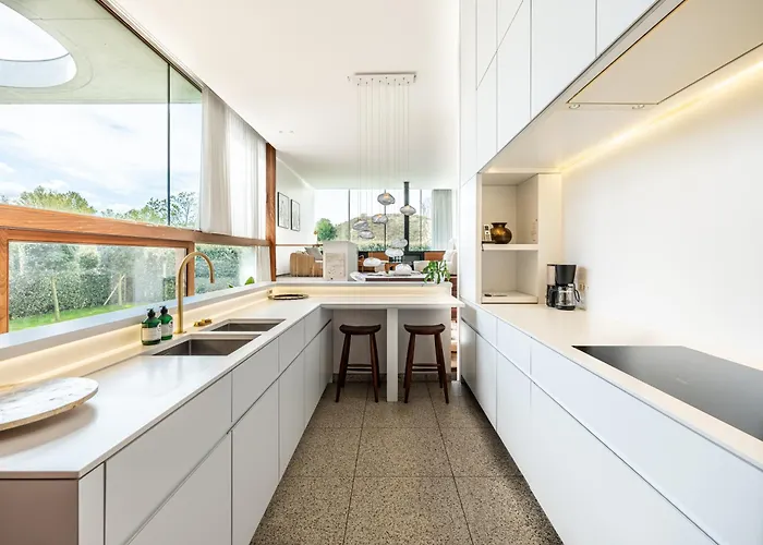 Villa Picasso - Lux Living