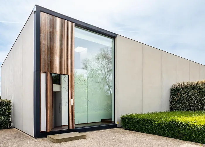 Villa Picasso - Lux Living